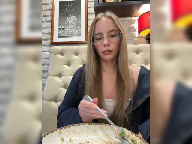 VikkiExtraCheese live cam