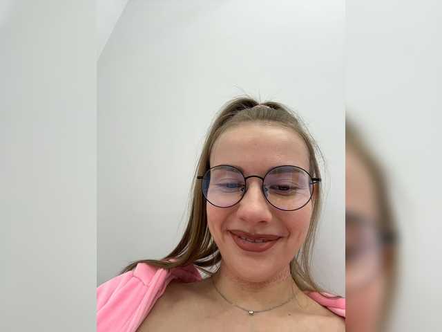  -VikkiL0vesCheese- chat room