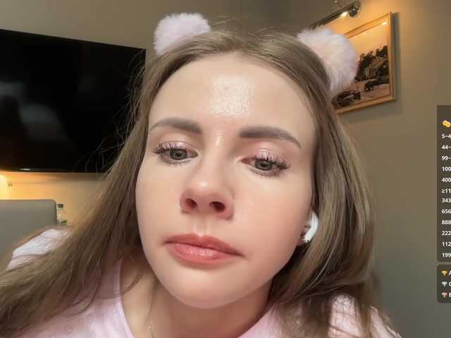  -VikkiL0vesCheese- chat room