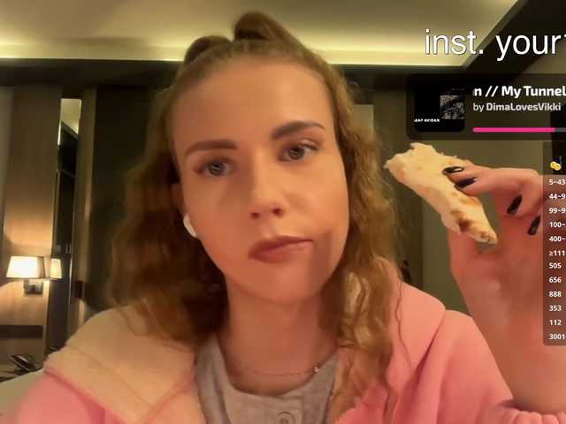-VikkiL0vesCheese-