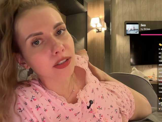 -VikkiL0vesCheese-'s BongaCams profile