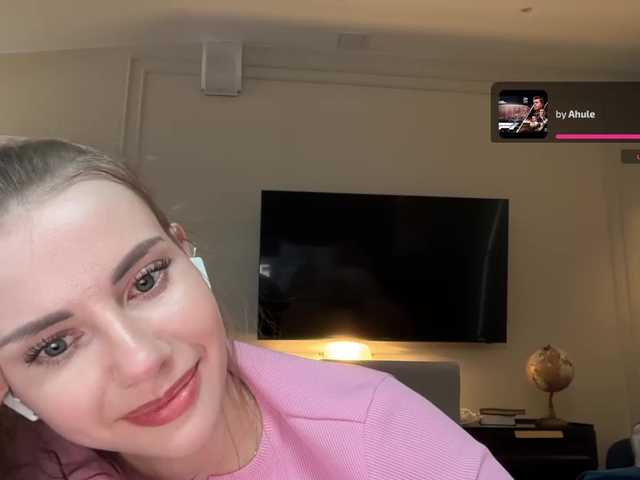 -VikkiL0vesCheese-'s BongaCams profile