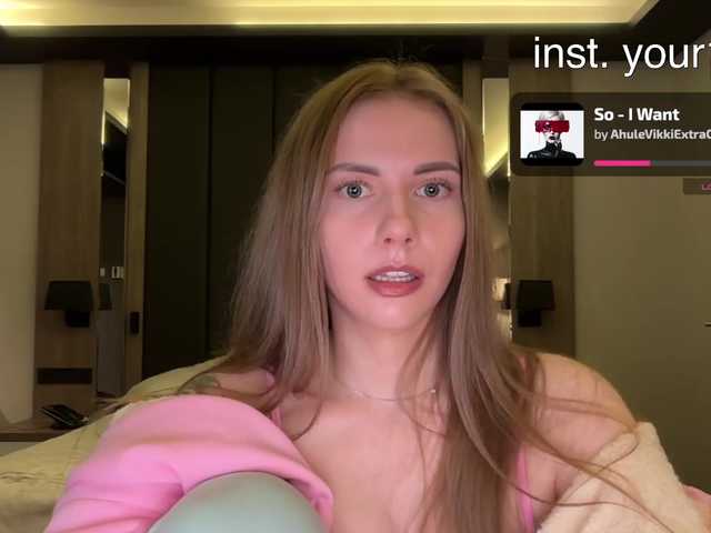 -VikkiL0vesCheese- live cam on BongaCams