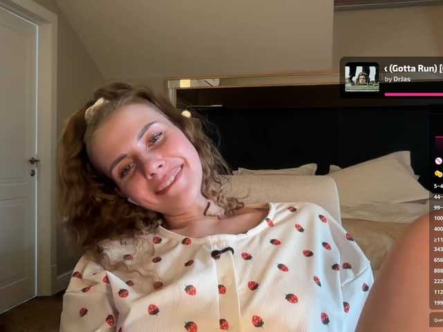 -VikkiL0vesCheese-'s BongaCams profile