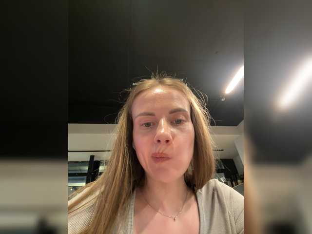  -VikkiL0vesCheese- chat room