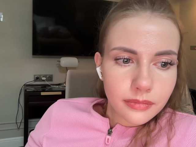 -VikkiL0vesCheese-'s BongaCams profile