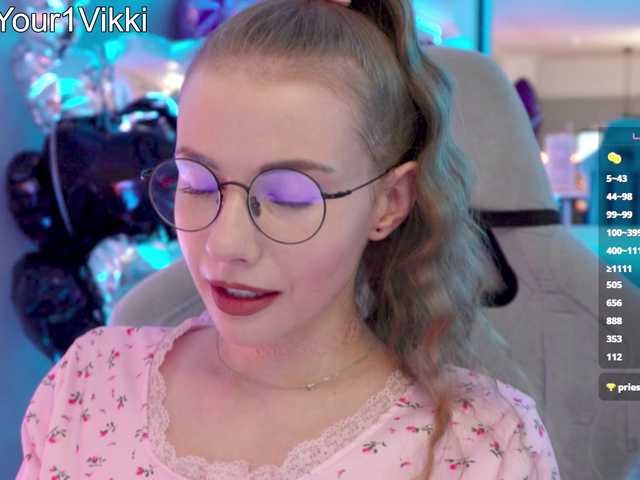 -VikkiL0vesCheese- live cam