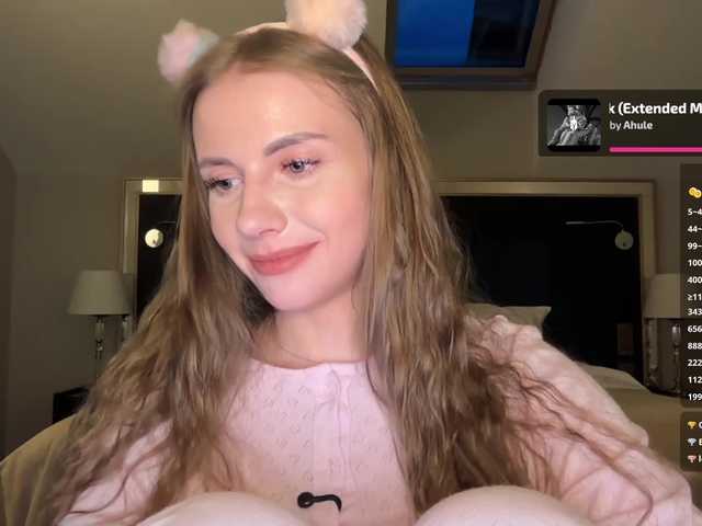 -VikkiL0vesCheese-'s BongaCams show and profile