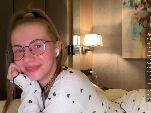 -VikkiL0vesCheese-'s BongaCams show and profile