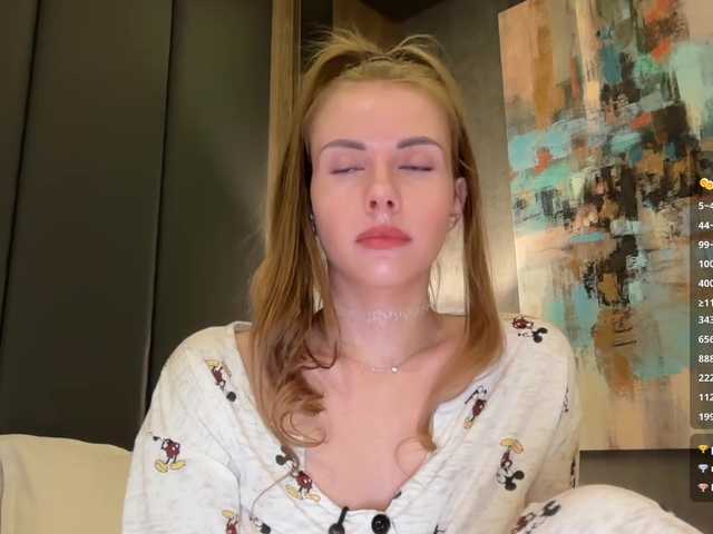 -VikkiL0vesCheese-'s BongaCams show and profile