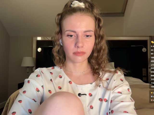 -VikkiL0vesCheese-'s BongaCams profile