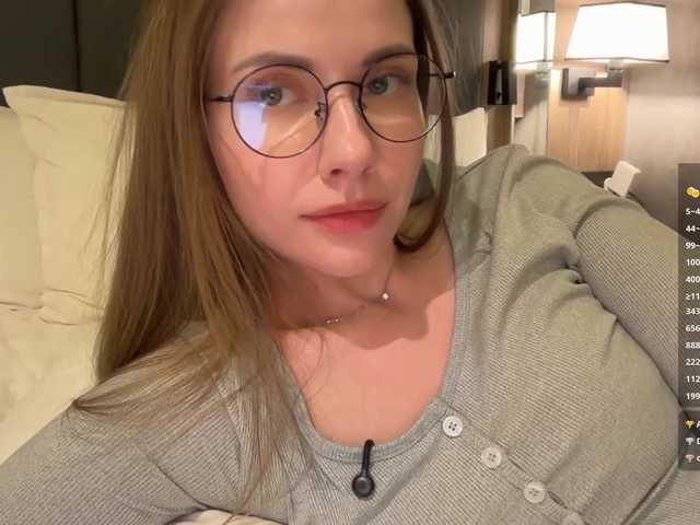  -VikkiL0vesCheese- chat room