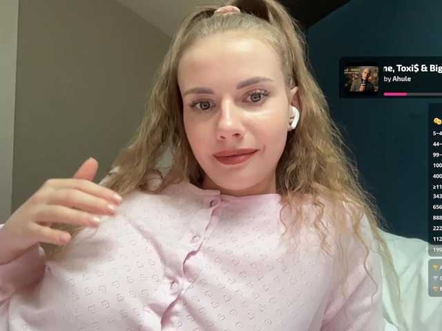 -VikkiL0vesCheese-'s BongaCams show and profile