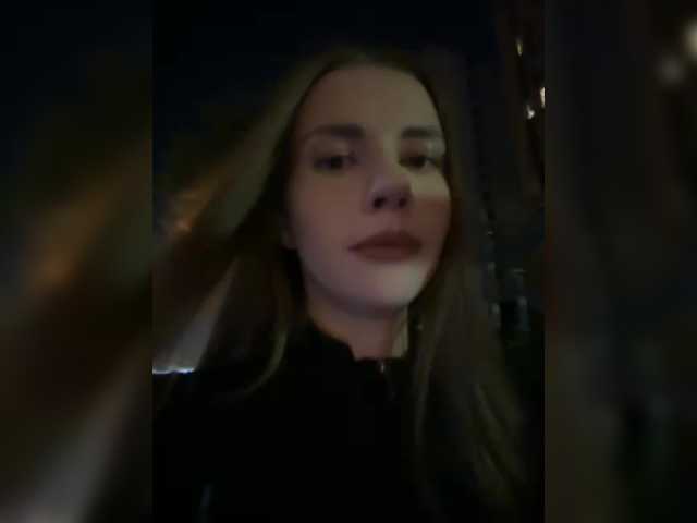  -VikkiL0vesCheese- chat room