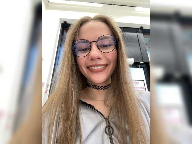  -VikkiL0vesCheese- chat room