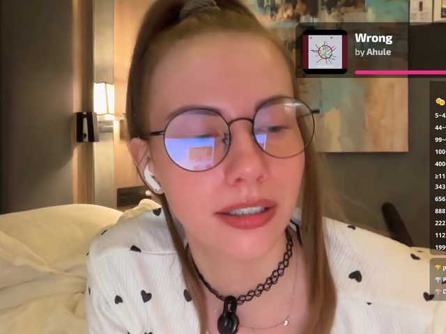 -VikkiL0vesCheese-'s BongaCams profile