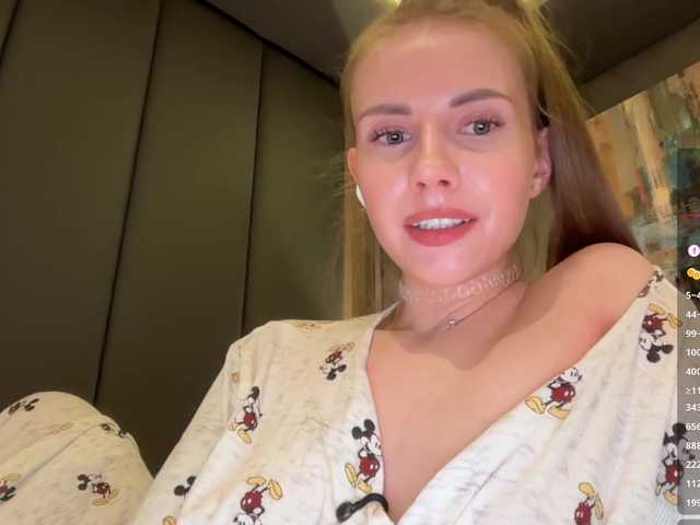 -VikkiL0vesCheese-'s BongaCams profile