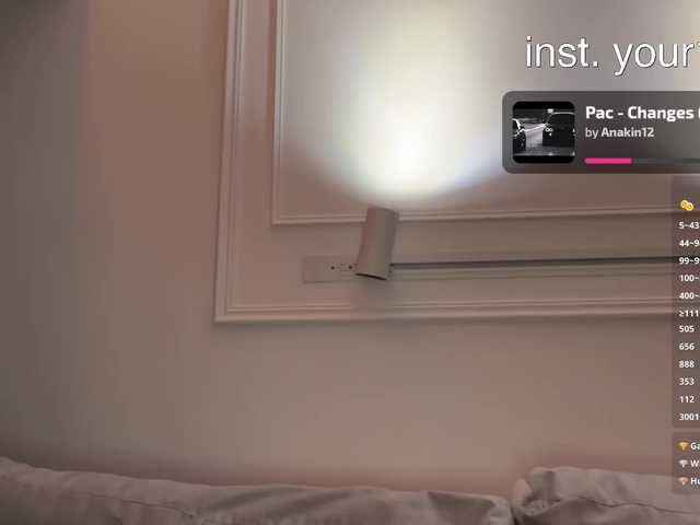 VikkiExtraCheese live webcam show