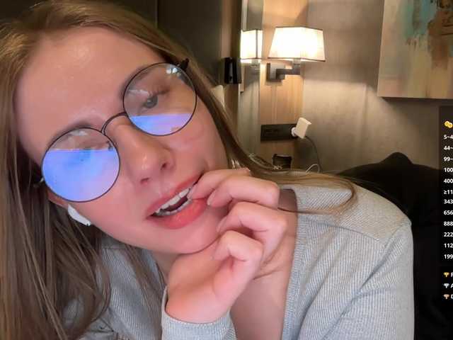  -VikkiL0vesCheese- chat room