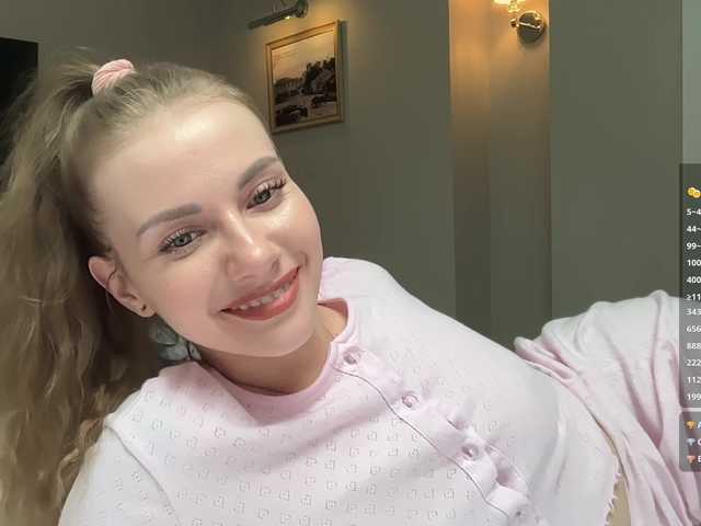  -VikkiL0vesCheese- chat room