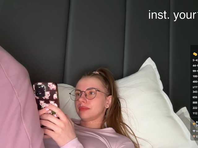  -VikkiL0vesCheese- chat room