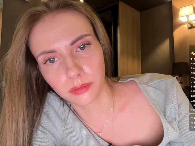  -VikkiL0vesCheese- chat room