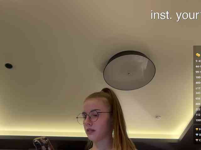 Модель: VikkiExtraCheese