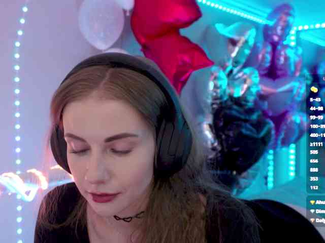 Модель: VikkiExtraCheese