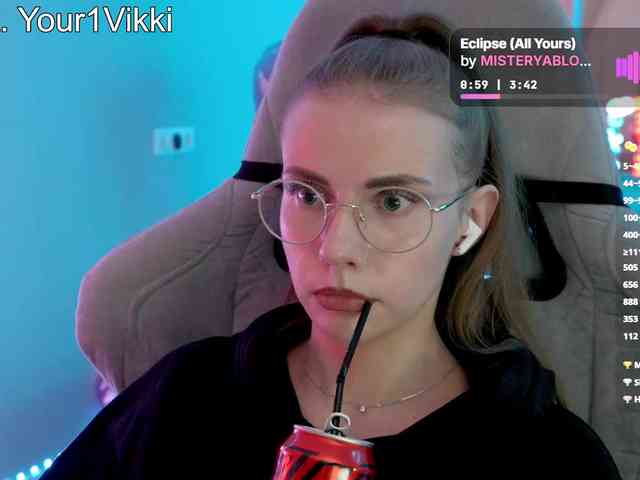 Модель: VikkiExtraCheese