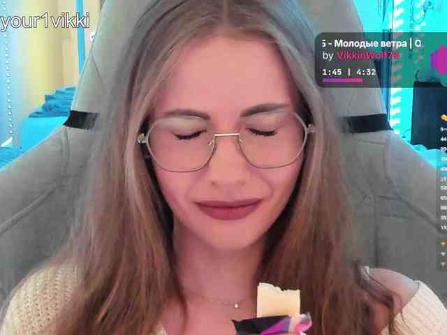 Модель: VikkiExtraCheese