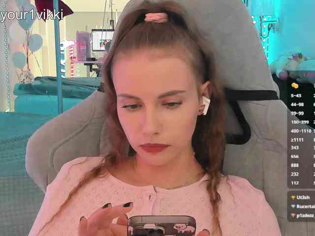 Модель: VikkiExtraCheese