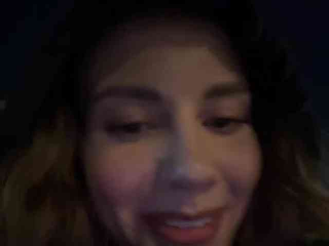 VikkiExtraCheese webcam