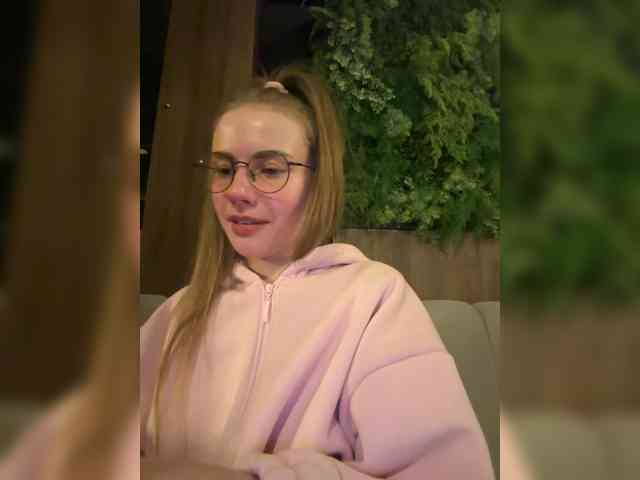 VikkiExtraCheese webcam