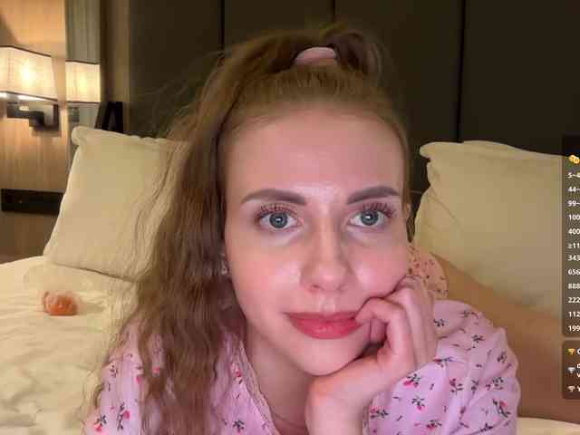 VikkiExtraCheese webcam