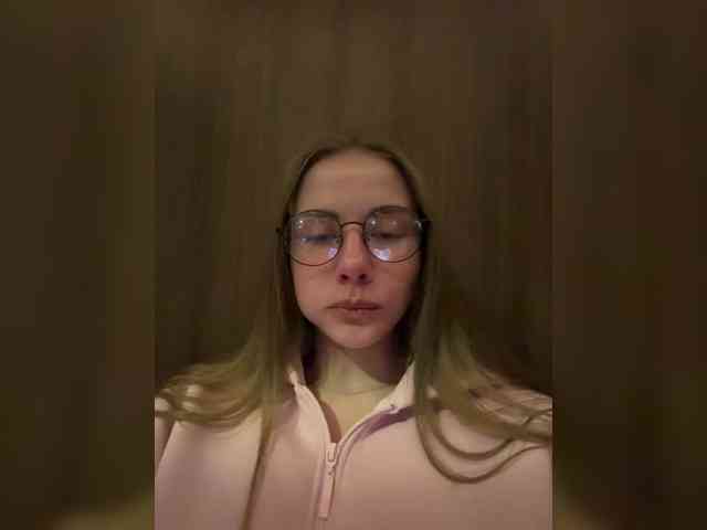 Model: VikkiExtraCheese