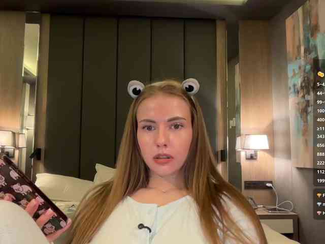 VikkiExtraCheese webcam