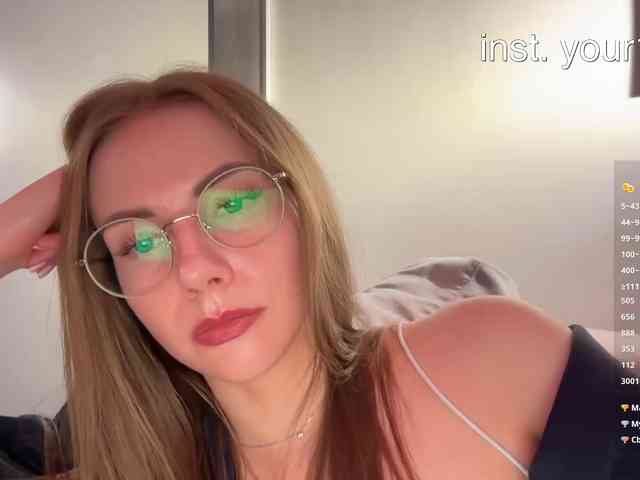 Model: VikkiExtraCheese