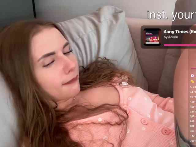 Vikkiextracheese's cam show statistics and live stream