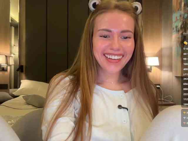 VikkiExtraCheese webcam