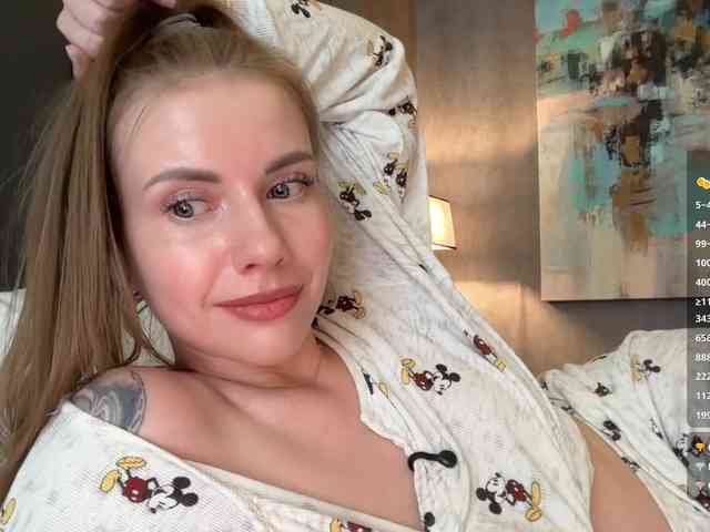 VikkiExtraCheese webcam