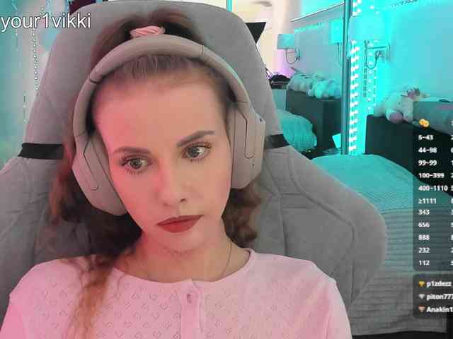 Модель: VikkiExtraCheese