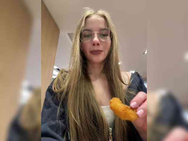 VikkiExtraCheese webcam