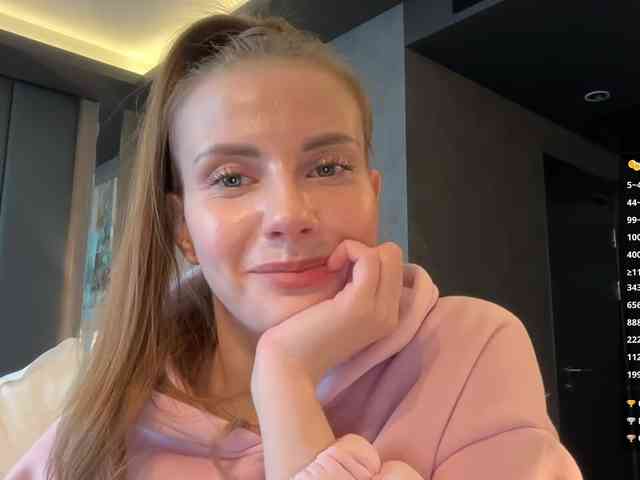 VikkiExtraCheese webcam