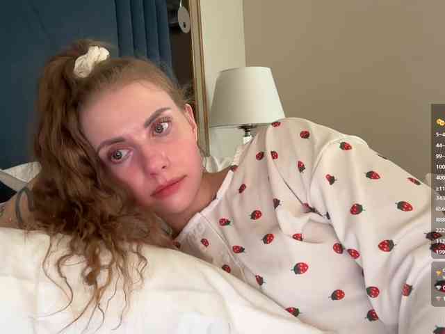 VikkiExtraCheese webcam