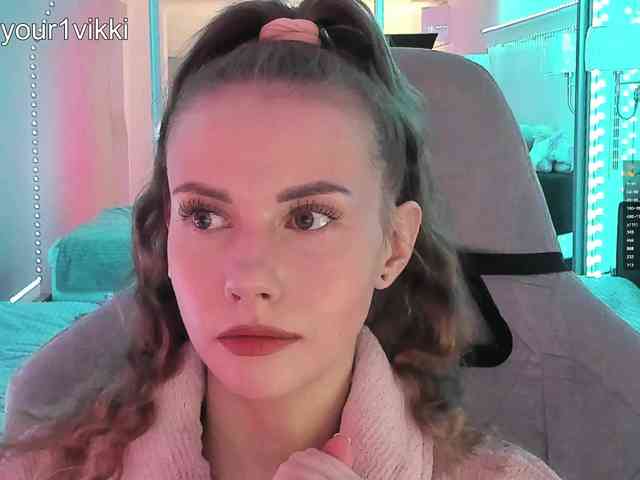 Модель: VikkiExtraCheese