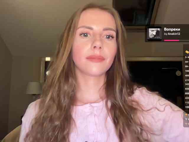 VikkiExtraCheese webcam