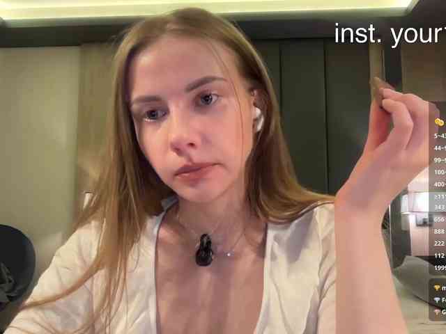 Модель: VikkiExtraCheese