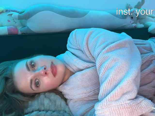 Model: VikkiExtraCheese