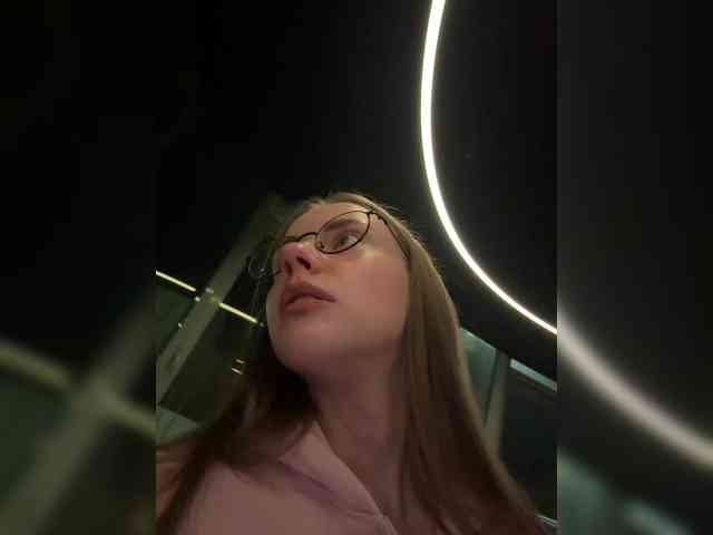 Модель: VikkiExtraCheese