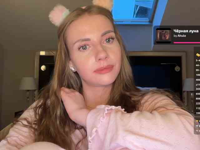 VikkiExtraCheese webcam